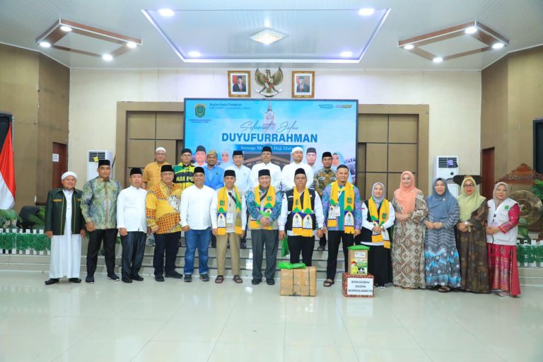 Diiringi Suara Azan, Kemenag dan Bupati Labura Melepas 253 Calhaj Asal Labura