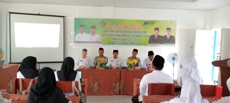 Kepala Kantor Kemenag Labura Membuka Bimtek Implementasi Kurikulum Merdeka