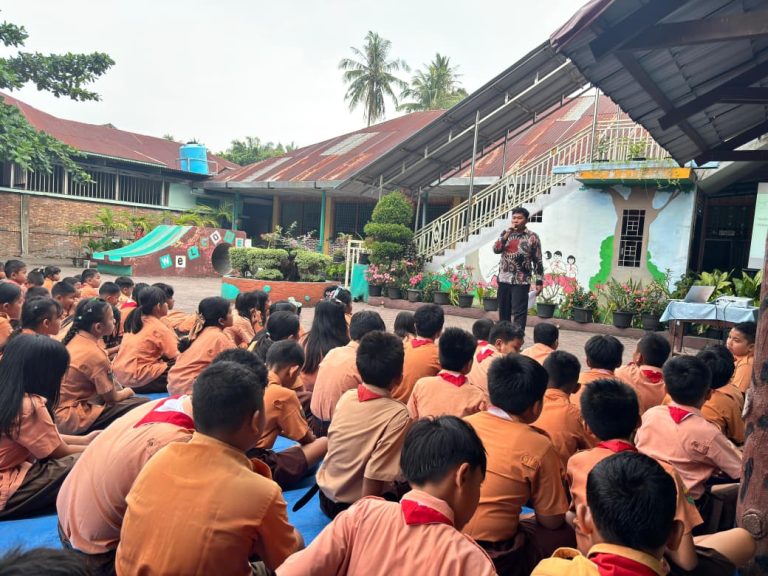 Menjejak Tanah Baru, Menyemai Harapan: Kisah Pengabdian Adytya Tarigan